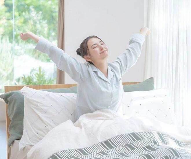 Sau khi thức dậy, cần có thời gian cho cơ thể thích nghi với sự thay đổi đột ngột để làm giảm nguy cơ đột quỵ (Ảnh minh hoạ)