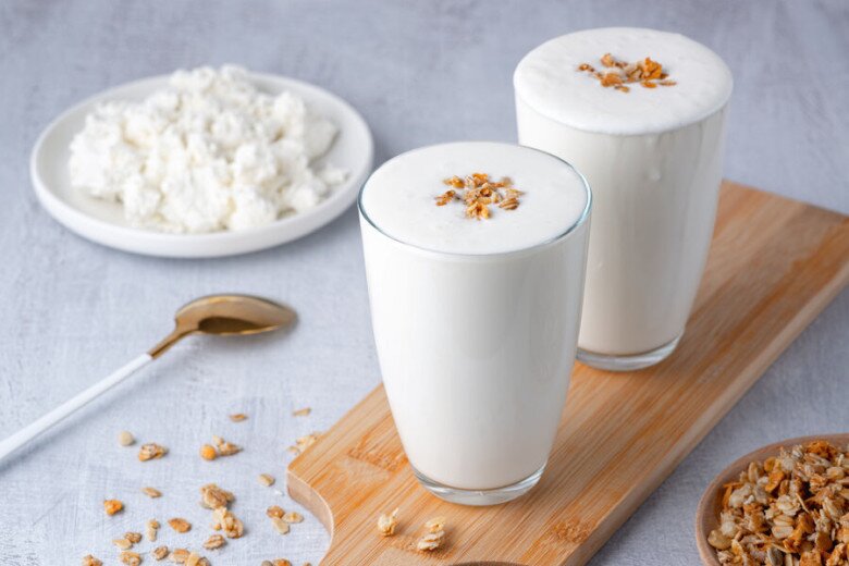 Có kết cấu tương tự như sữa chua, nhưng Kefir chứa nhiều loại vi khuẩn có lợi hơn cho hệ miễn dịch cơ thể (Ảnh minh hoạ)