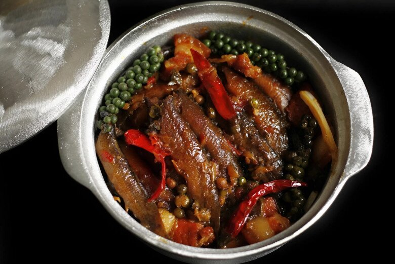 Ăn cá chạch thường xuyên có thể giảm nguy cơ mắc các bệnh về mắt (Ảnh minh hoạ)