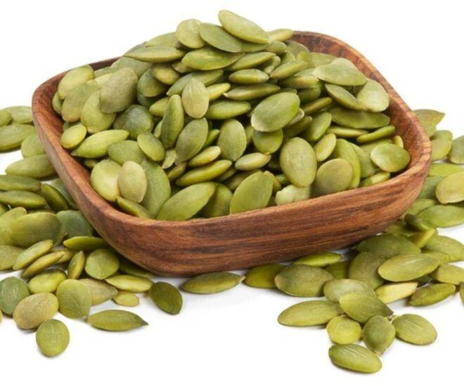 Hạt bí tuy nhỏ nhưng lại chứa dồi dào các dưỡng chất thiết yếu cho cơ thể (Ảnh minh hoạ)