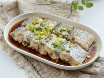 Loại cá quốc dân từng bị lãng quên, giàu canxi và DHA chẳng kém cá hồi, cực tốt cho tim mạch và xương khớp