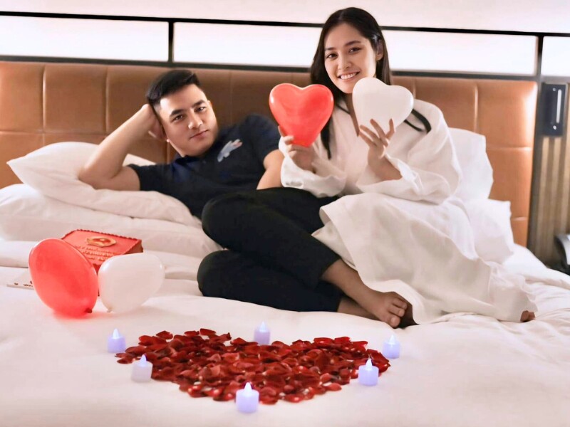 Không ồn ào khoe bụng bầu, không chia sẻ dồn dập chuyện riêng tư, có những người đẹp Việt chọn cách đi qua thai kỳ trong sự lặng lẽ và bình thản.