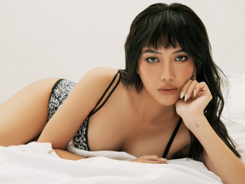 Trong showbiz Việt, mối quan hệ "chị em ruột" giữa Diệu Nhi và Đông Nhi (tên thật: Mai Hồng Ngọc) được nhiều người ngưỡng mộ.