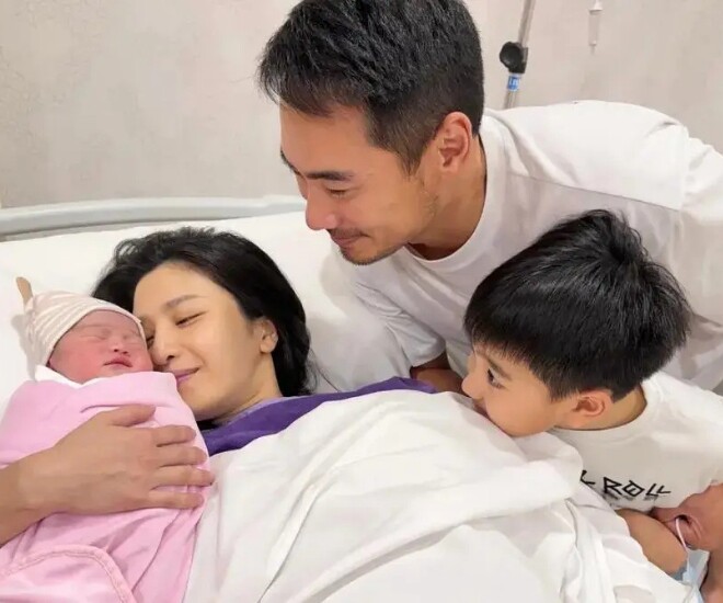 Cựu diễn viên Lâm Thiên Dư sinh con thứ 2 thành công sau thai kỳ nhiều biến động.