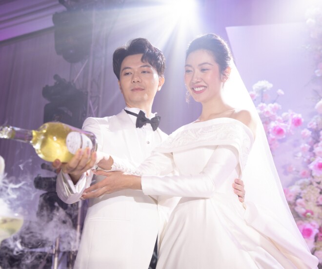 Thúy Vân tiết lộ đang mang bầu bé trai ngay trong lễ cưới.