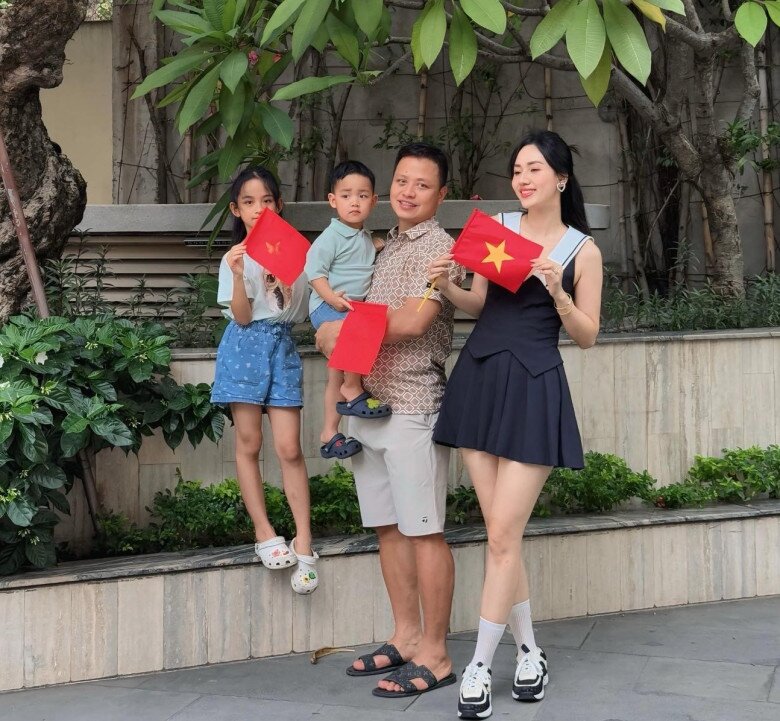 Tổ ấm nhỏ hạnh phúc, đủ nếp đủ tẻ của chân dài Hà thành.