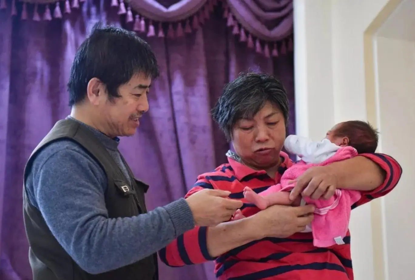 Cả bố và mẹ cần thăm khám kỹ càng và duy trì lối sống lành mạnh khi chuẩn bị mang thai - Ảnh minh hoạ.