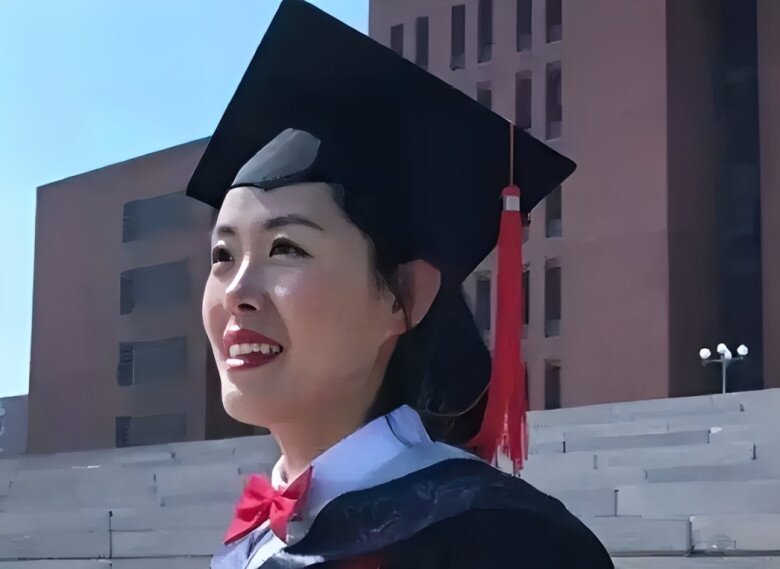 Cô gái bị bỏ rơi năm nào đã trở thành nghiên cứu sinh Tiến sĩ.