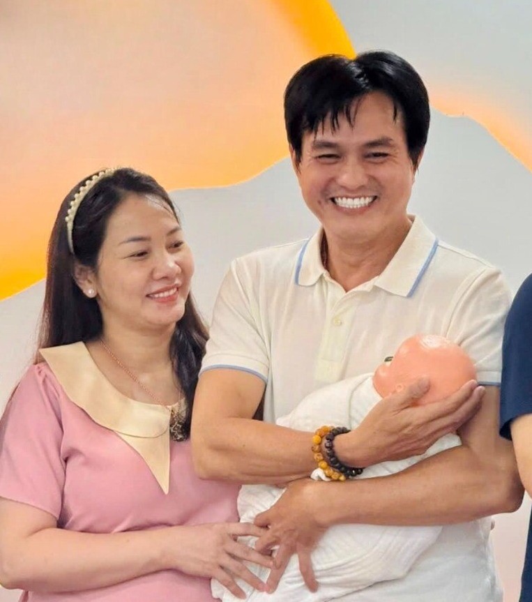 50 tuổi lần đầu có con, tài tử Việt đình đám tươi tắn đi học tiền sản sau 8 năm chờ một phép màu - 2