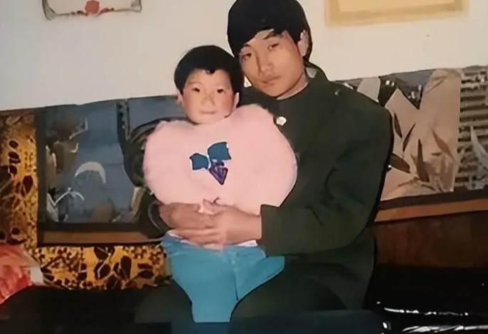 Vừa nhìn thấy đứa con mới sinh, bố mẹ lập tức từ chối, 22 năm sau cả nhà hối hận - 2