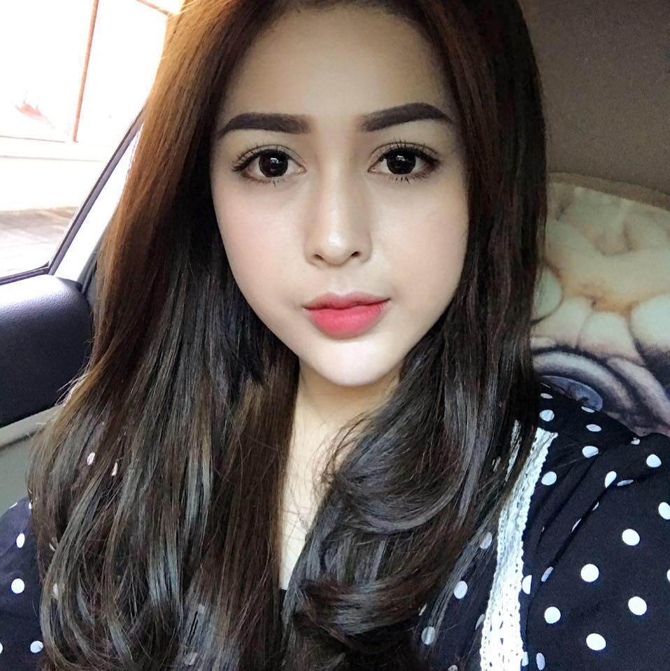 Hot girl Hiền Barbie sinh con ở tuổi 19.