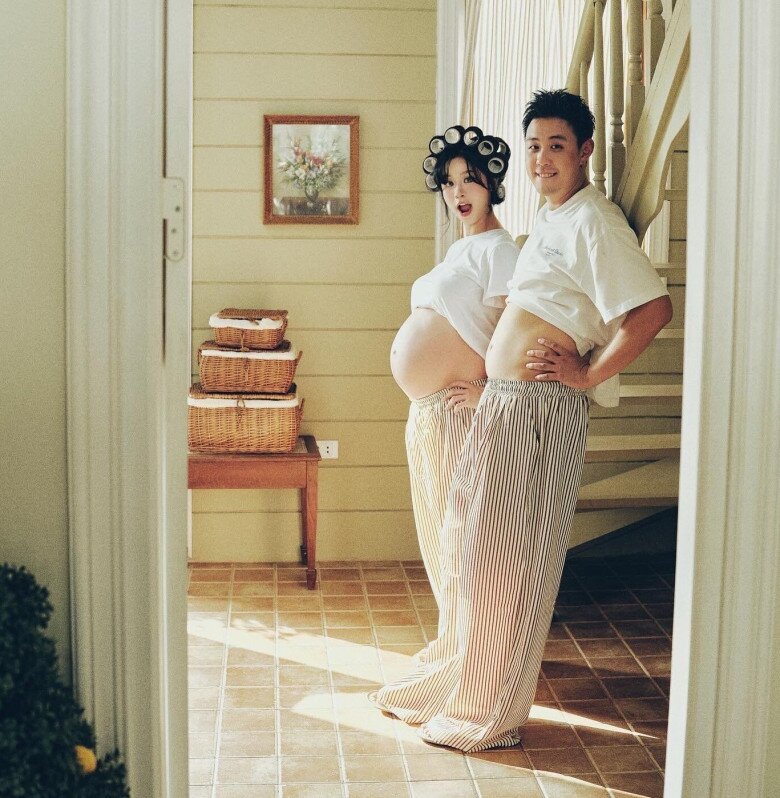 Bà bầu gen Z nhí nhảnh chụp ảnh bầu 20 ngày trước khi sinh.