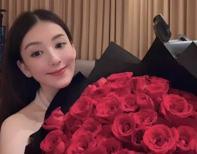 Người mẫu vừa sinh con thứ 3 với chồng U60: Được thưởng nóng 340 tỷ, quá khứ nổi loạn giờ an phận làm mẹ ba con - 5