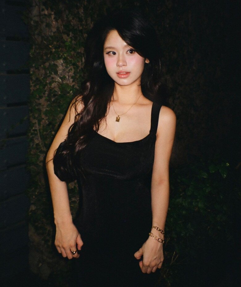 Trước đó, sau 1 tháng sinh con, 9X đã có màn tái xuất ấn tượng trên MXH.