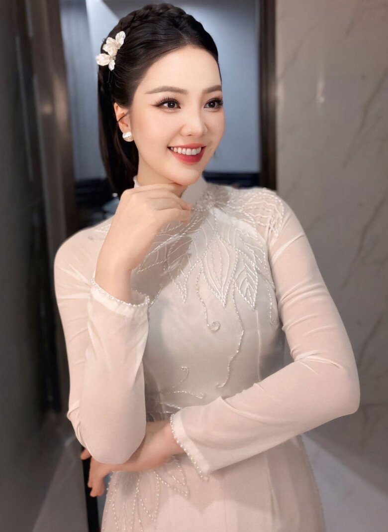 Thuỵ Vân đẹp rạng rỡ sau sinh lần 2, chưa tiết lộ diện mạo nhóc tỳ.