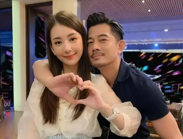 Thiên Vương xứ Hồng Kông thưởng nóng khi vợ bầu lần 3.