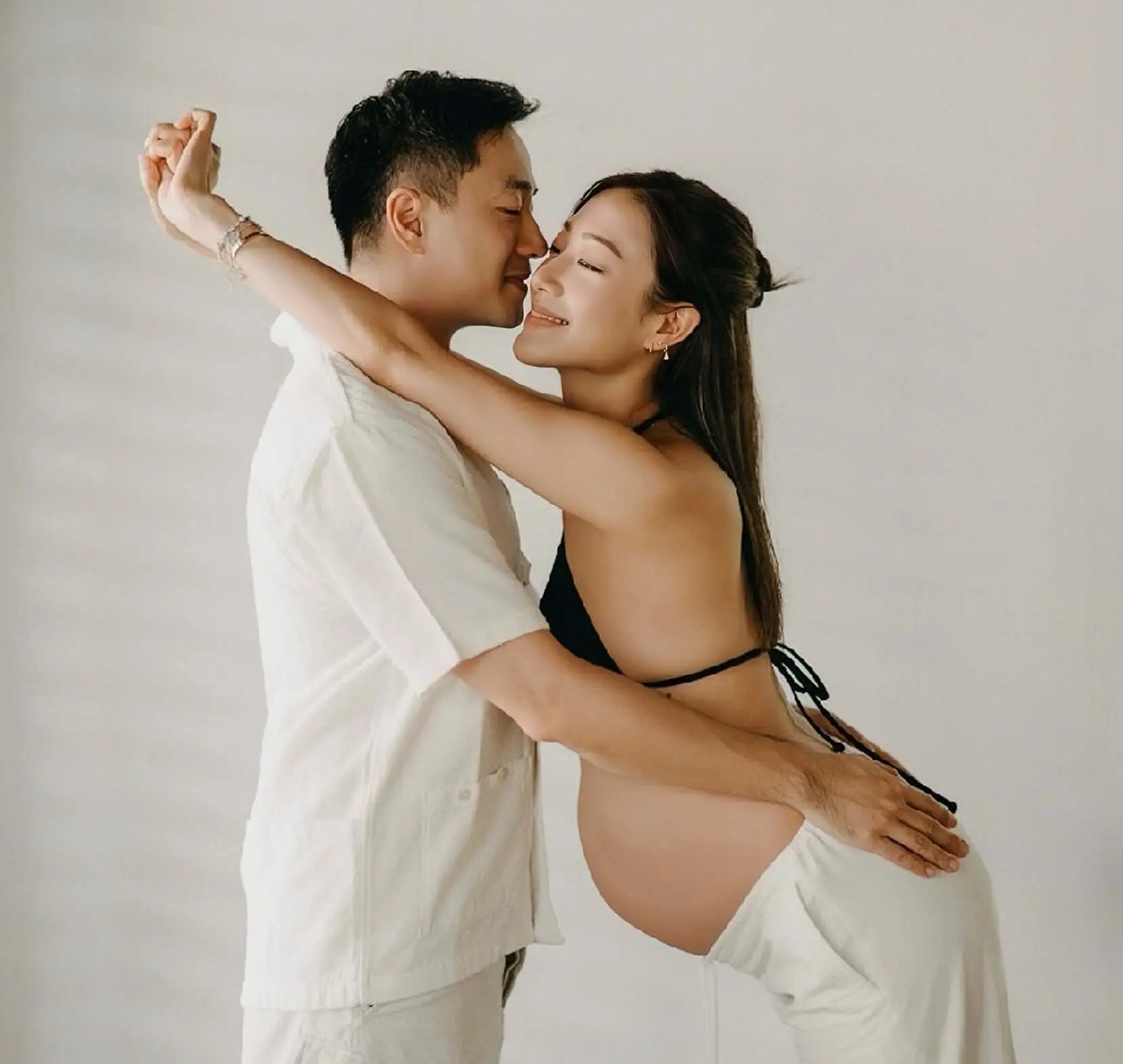 Á hậu xưa đăng quang không ai ủng hộ, rời showbiz lấy thiếu gia tập đoàn, bầu sắp amp;#34;vỡ chumamp;#34; vẫn nóng bỏng - 2