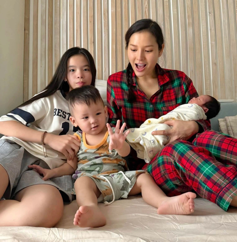 Phương Trinh Jolie là mẹ ba con trẻ xinh nhất nhì Vbiz.