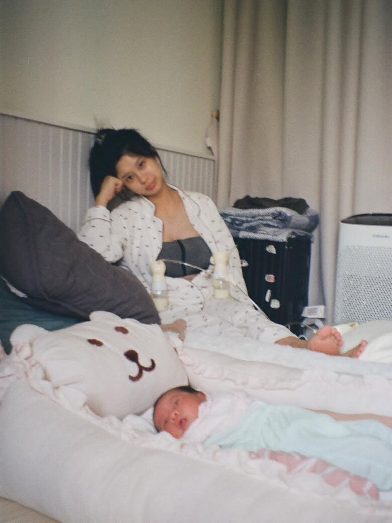 Người đẹp Thanh Hoá có hành trình bầu bí và sau sinh tràn ngập tiếng cười, ông xã đỡ đần từ A - Z.