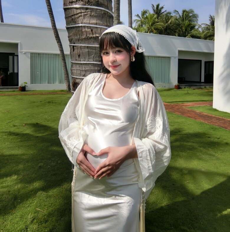 Tặng hoa, tặng quà là chuyện thường, chồng hot girl Gen Z chơi lớn tặng luôn sổ đỏ cho vợ 1 ngày sau sinh - 5