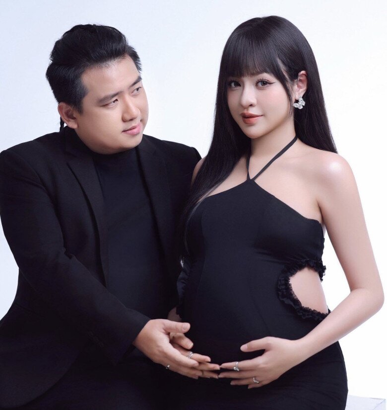 Trần Thanh Tâm khoe bụng bầu vượt mặt bên chồng trước ngày lâm bồn.