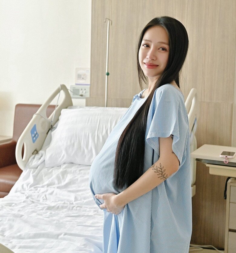 Ái nữ đại gia Minh Nhựa bị nghi mang bầu lần 5, con trai út mới 3 tháng tuổi đã lên chức anh? - 4