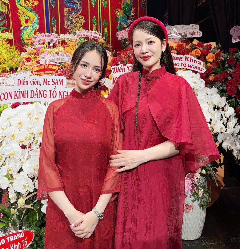 Joyce Phạm rạng rỡ bên Puka tại Giỗ tổ nghề Sân khấu mới đây.