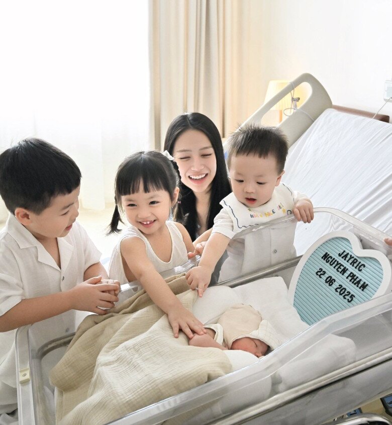 Tiểu thư Sài thành bầu lần 4 vẫn thon gọn, sinh con thuận lợi.