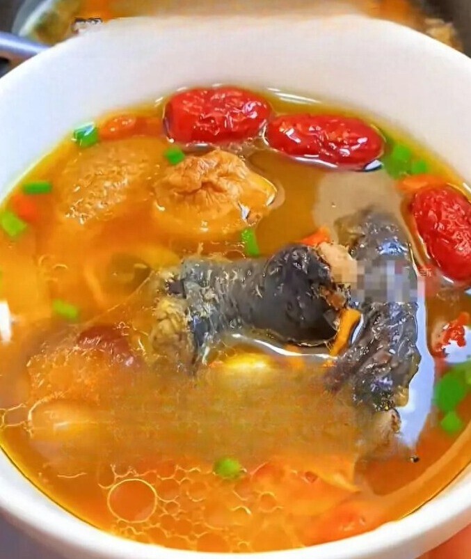 Một trong những món hầm được chị Vương chia sẻ lên MXH.