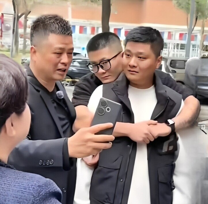 Bầu song thai nhưng bác sĩ chỉ giao 1 bé, 27 năm sau sự thật về đứa con còn lại khiến bố mẹ khóc ngất - 2