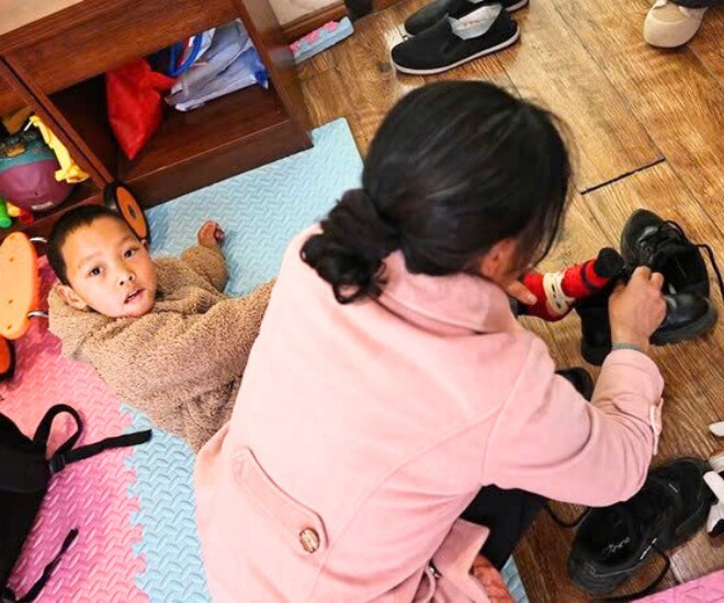 Bé gái chào đời sau ca sinh khó, được chẩn đoán bại não.