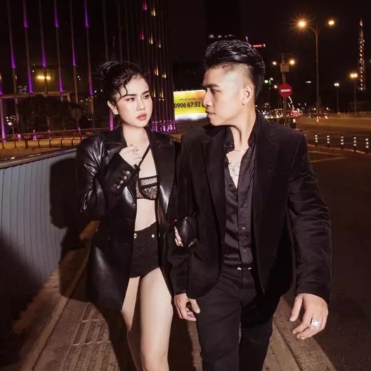 Chị gái Ngọc Trịnh hiện tại hạnh phúc bên chồng kém 1 tuổi, có 1 con gái chung và 2 con riêng.