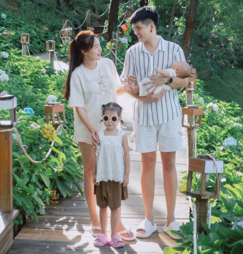 Gia đình nhỏ rộn rã tiếng cười của anh Sơn.