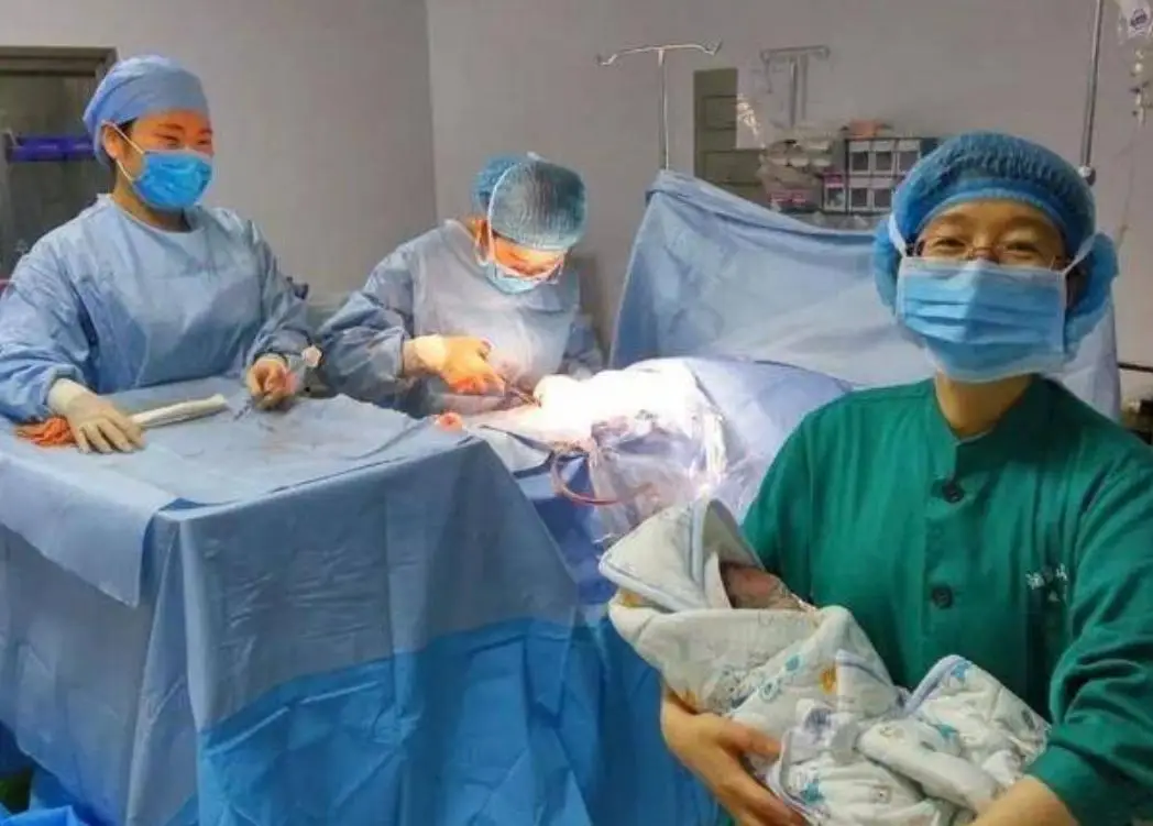 Cụ U80 lấy người giúp việc kém 43 tuổi, ngày vợ sinh, ông chết lặng trước sự thật về đứa bé - 4