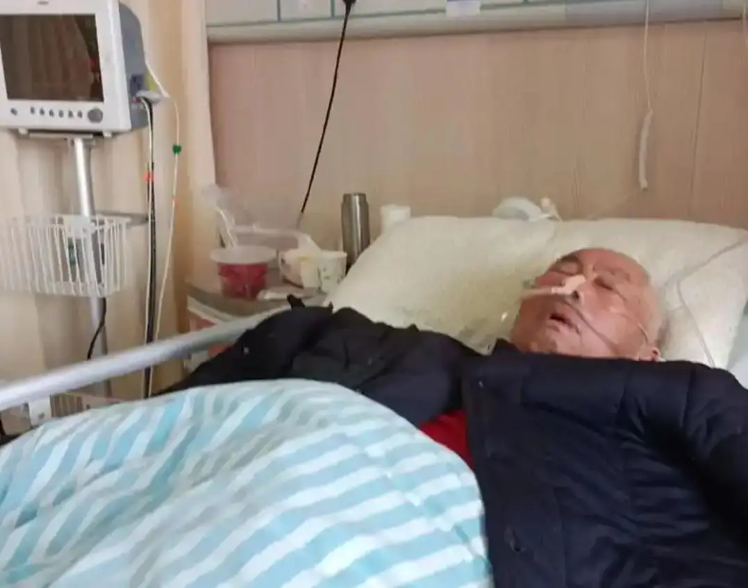 Sau khi vợ sinh con, ông Viễn bàng hoàng khi biết đứa bé không phải con ruột - Ảnh minh hoạ.