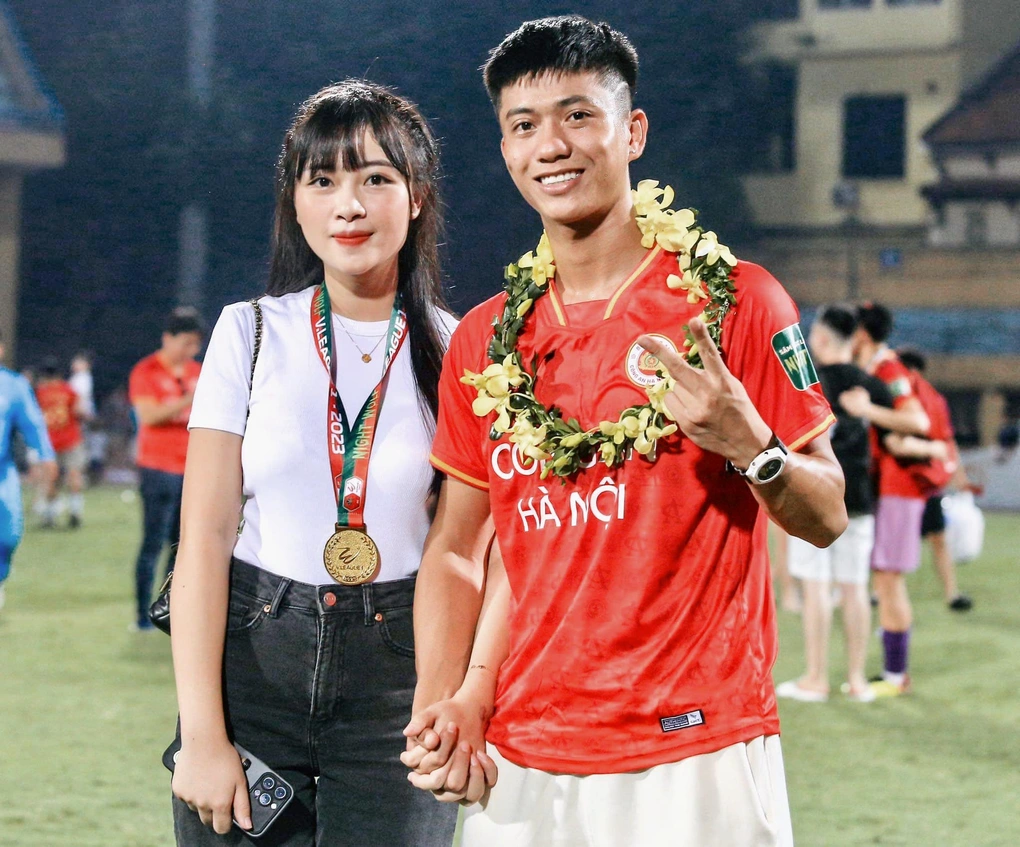 Dàn cô giáo hot girl sinh con với cầu thủ Việt: Người về dáng bỏng mắt, người thừa nhận “đẻ mướn” - 6