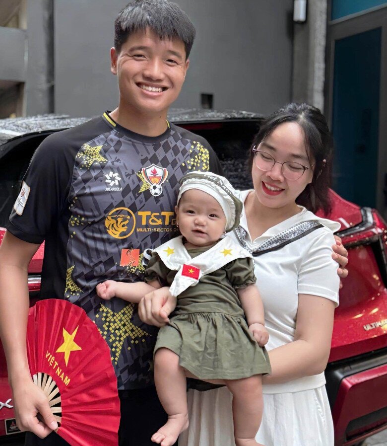 Sau sinh, Hoài Linh sớm lấy lại phong độ sắc vóc, hai vợ chồng cũng đã mua ô tô, cùng nhau xây dựng tổ ấm.