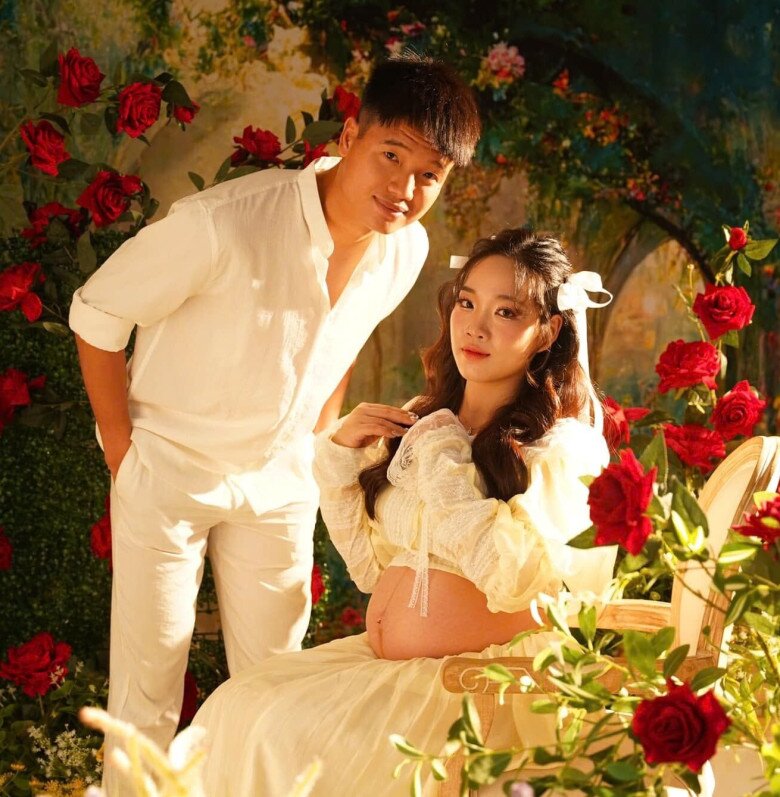 Trước đó, nàng WAG Việt từng gây thương nhớ với vẻ ngoài thon gọn, rạng rỡ khi mang bầu.