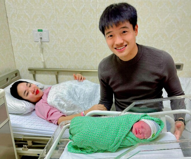 Cô giáo Hà thành khoe visual cực phẩm sau khi vượt cạn, đón con đầu lòng với Phí Minh Long vào tháng 2/2025.