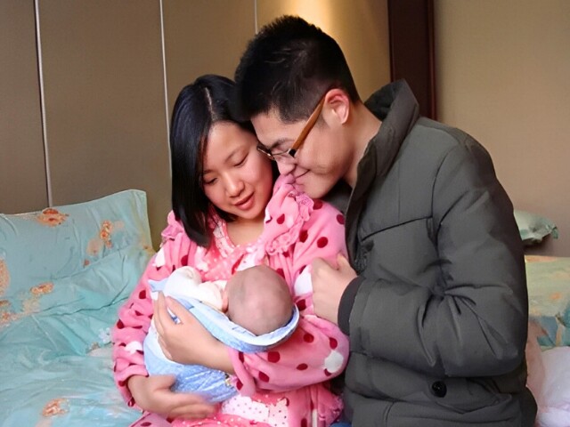 Sinh nghi khi xem hồ sơ sản khoa, anh làm xét nghiệm ADN và phát hiện con không cùng huyết thống với mình - Ảnh minh hoạ.