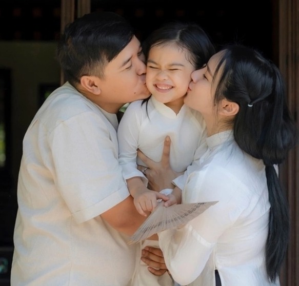 Đạo diễn “trăm tỷ” Võ Thanh Hòa thông báo vợ mang bầu lần 2, con gái lớn 8 tuổi xinh xắn sắp lên chức chị - 5