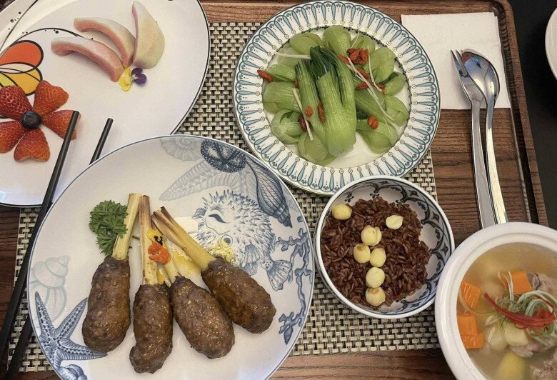 amp;#34;Team qua đườngamp;#34; bắt trọn sắc vóc Quỳnh Lương sau 2 tháng sinh con, che kín bưng hậu công khai amp;#34;trùng tu vòng 1amp;#34; - 5