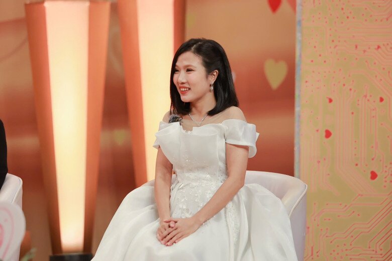 Người đẹp phim miền Tây bế bầu xuống phố cùng amp;#34;hồng hài nhiamp;#34;, con gái riêng 13 tuổi đáng yêu cao gần bằng mẹ - 7