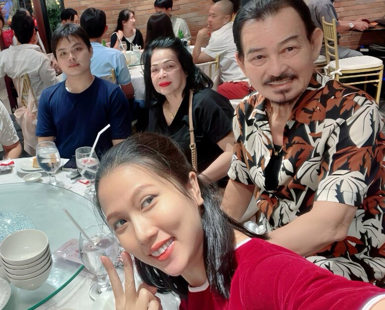 Sao phim 8X hội ngộ nhiều tiền bối trong làng nghệ thuật.