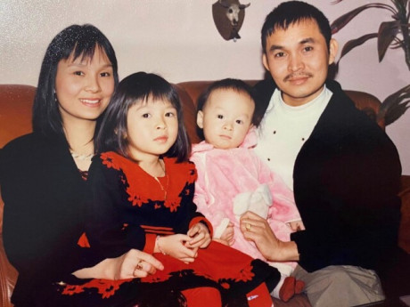 Bà bầu - Con gái "hoa hậu phố cổ Hà Nội" dậy thì xinh hệt hồi bé, 29 tuổi rời Mỹ về Việt Nam lấy chồng sinh con giờ về dáng đẹp mê