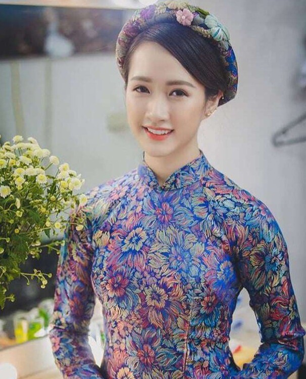 Nhan sắc xinh như mộng đốn tim nam thần VTV từ lần gặp đầu tiên.