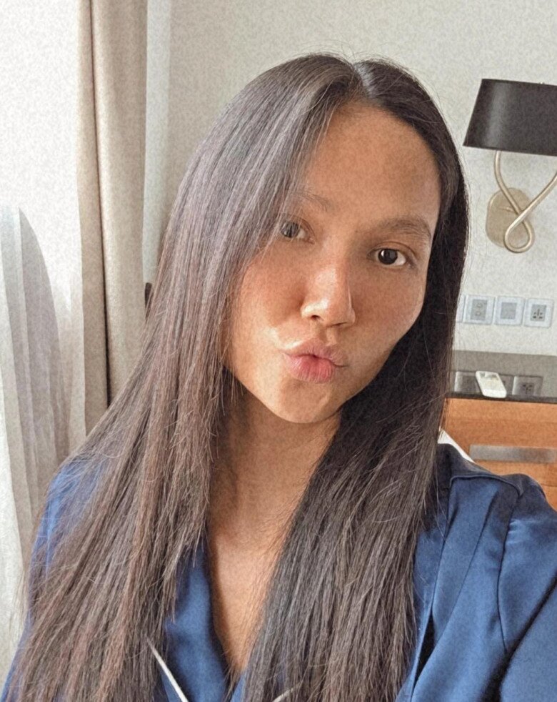 Mẹ bỉm 9X khoe mái tóc dày, mượt khiến hội chị em nườm nượp xin vía.img src/upload/4-2025/images/nganntt/hhen-nie-di-lam-sau-chua-day-1-thang-sinh-con-1-chi-tiet-khong-thay-doi-so-voi-hoi-son-roi-gay-sot-ava-eva-1760259722-714-width660height550.jpg /