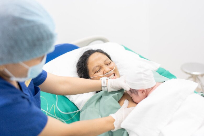 Hamp;#39;Hen Niê đi làm sau chưa đầy một tháng sinh con, có chi tiết không thay đổi so với hồi son rỗi - 6