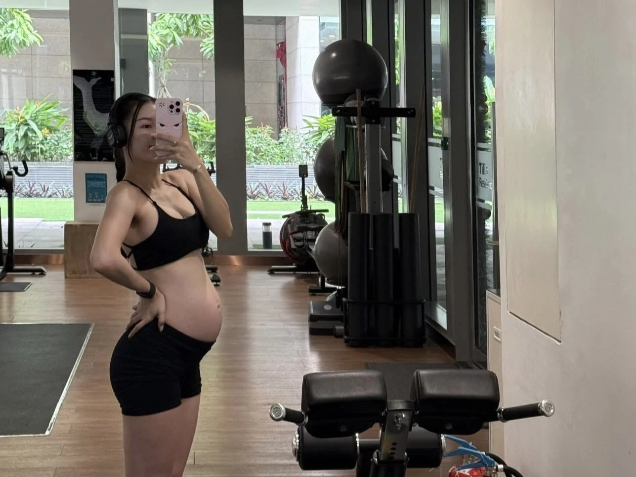 Hot girl khoe sắc bên cầu thủ Xuân Son là mẹ một con nóng bỏng, bước xuống bàn đẻ dáng vẫn mướt rượt - 6