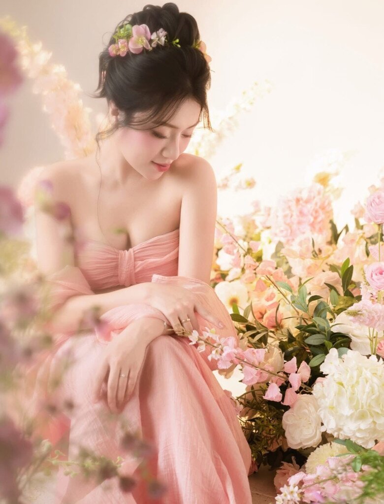 Hot girl 10X đẹp như tiên tử trong bộ ảnh bầu ở tháng thứ 9.